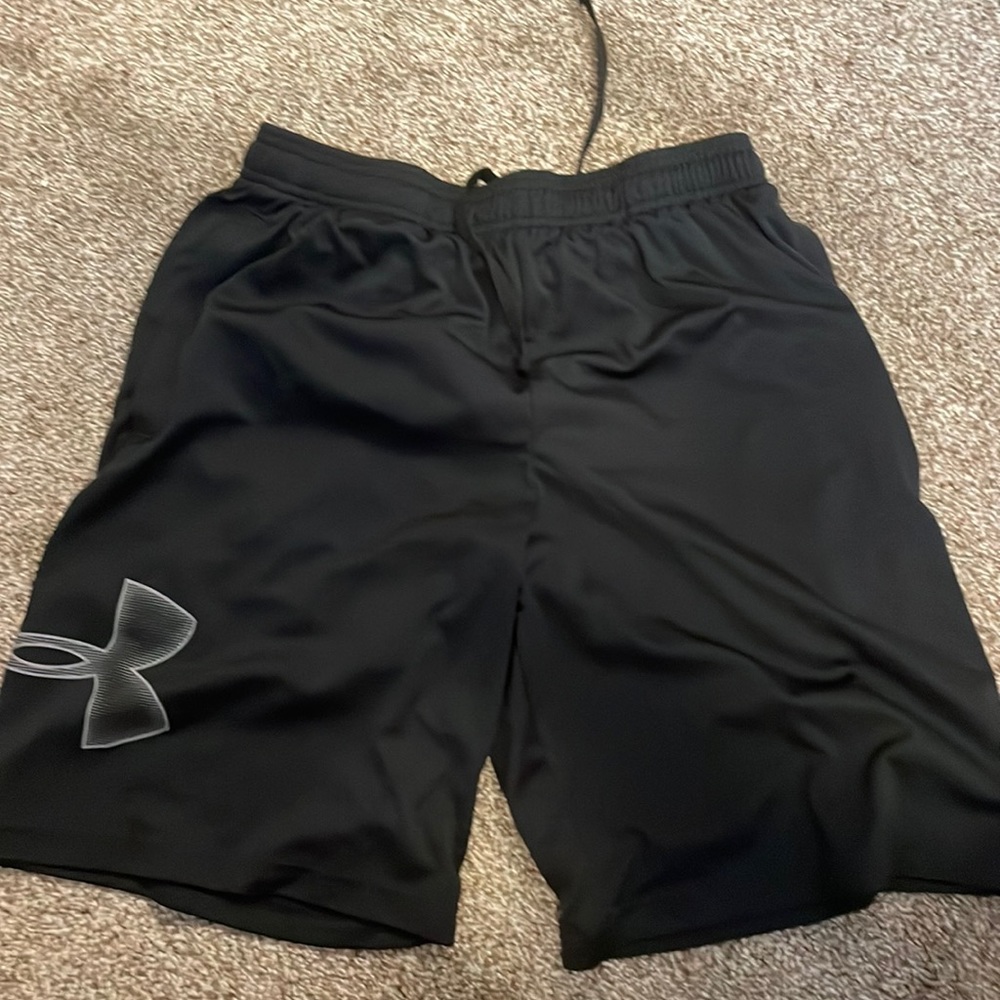 Medium Under Armour 9 Inch Shorts